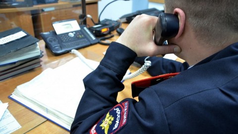 Полицейские п. Сусанино оперативно установили подозреваемую в краже 80 тысяч рублей у местного жителя